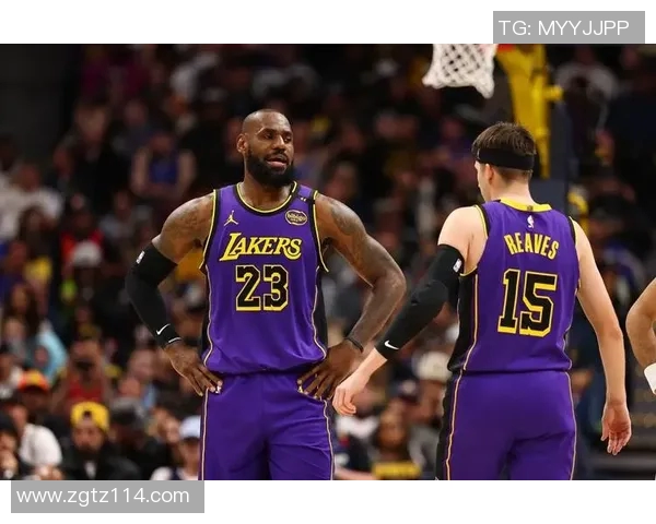 湖人主场大胜马刺,詹姆斯压哨三分绝杀拓展战绩领先优势 湖人主场大胜马刺,詹姆斯压哨三分绝杀拓展战绩领先优势